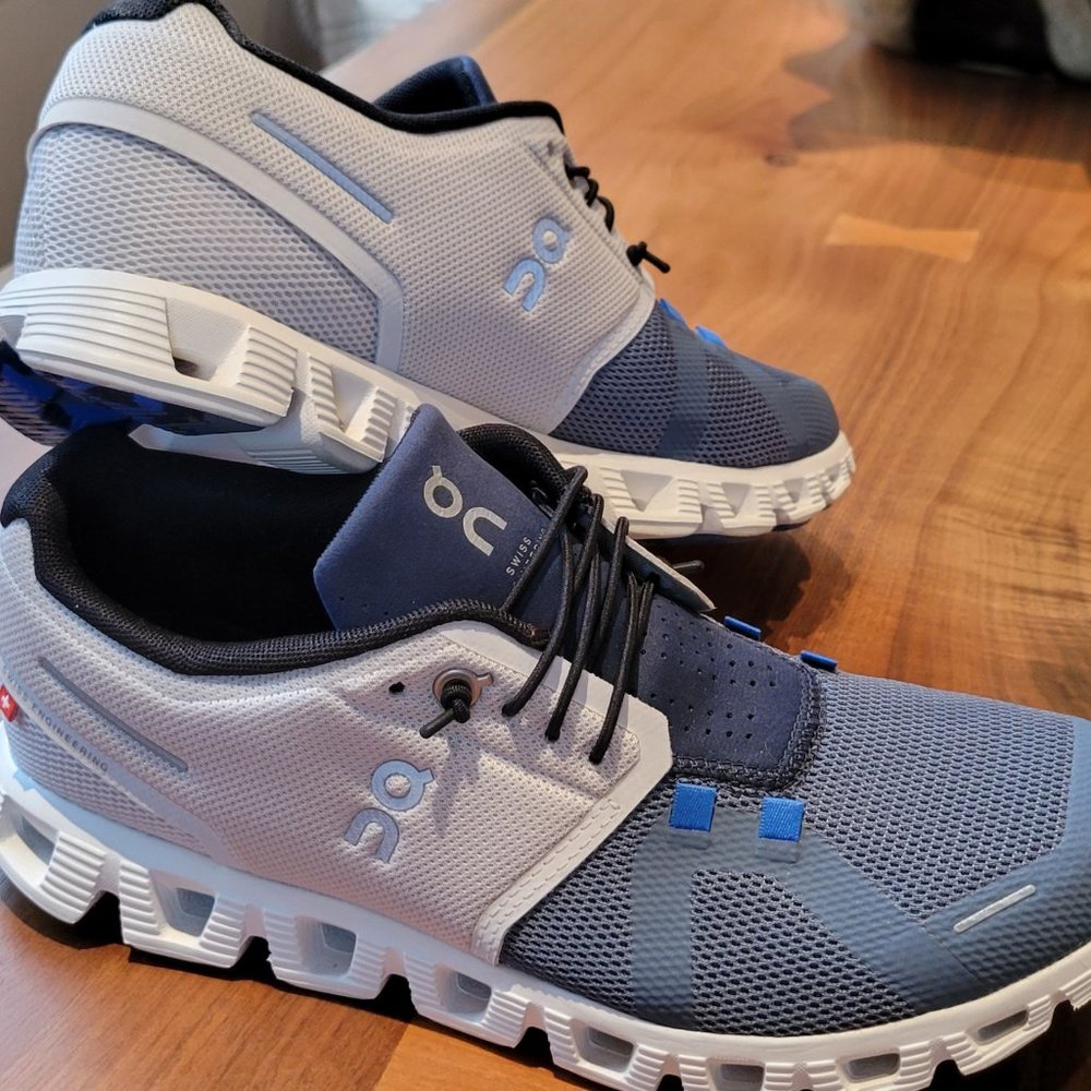 On Cloud-5 Women's size 9 Tennis Shoes